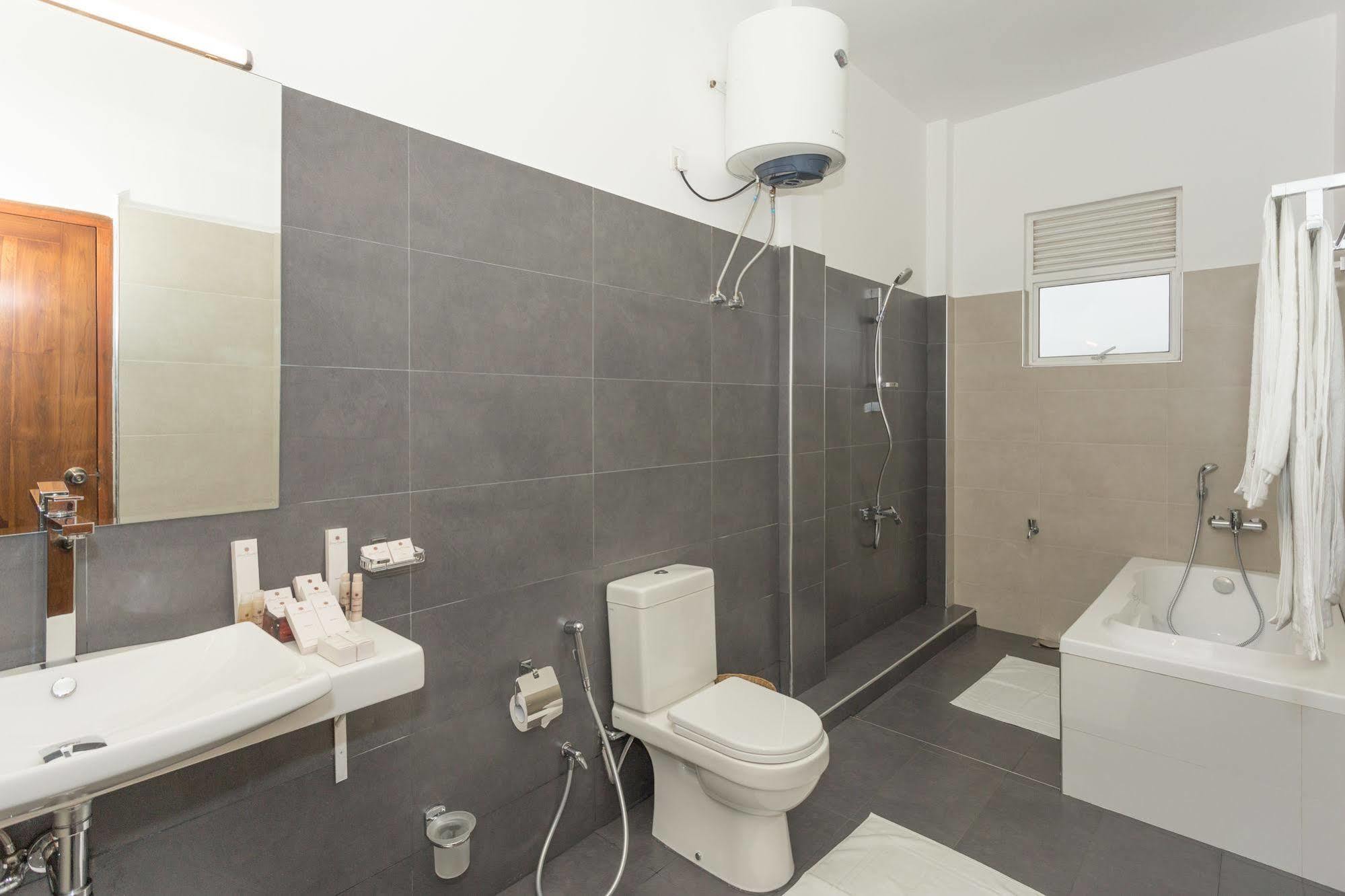 Grand Camellia Hotel Nuwara Eliya Dış mekan fotoğraf